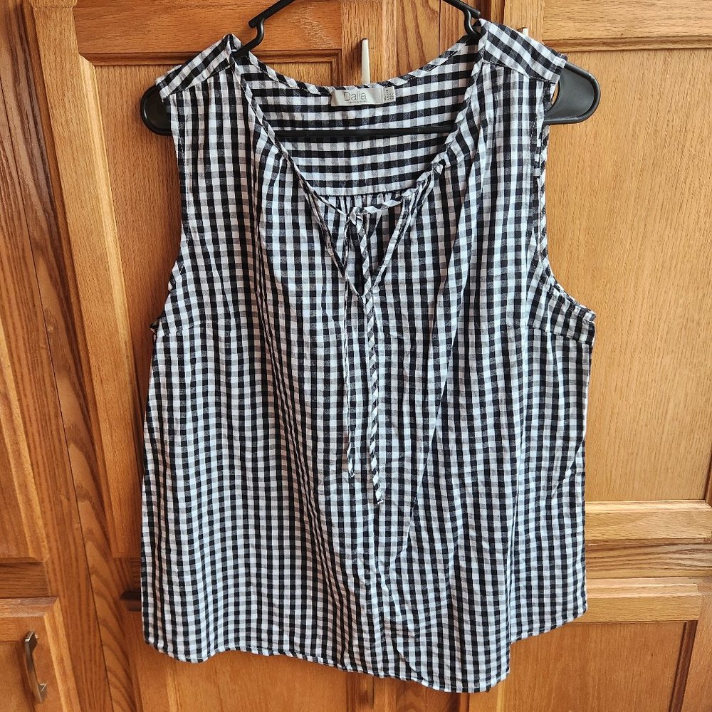 Dalia Black and White Sleeveless Women's Top Size Large